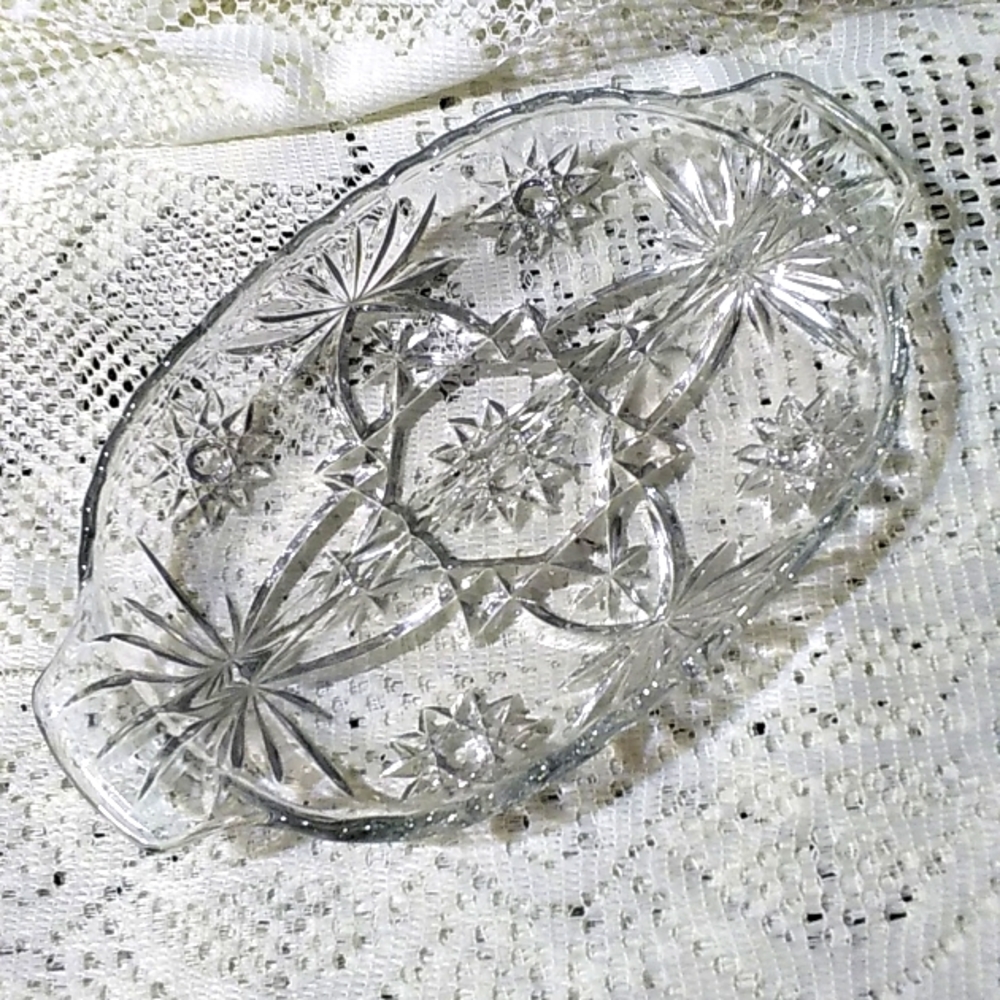 BEAUTIFUL! PRESCUT STAR OF DAVID DIVIDED TRAY WITH HANDLES, ANCHOR HOCKING!